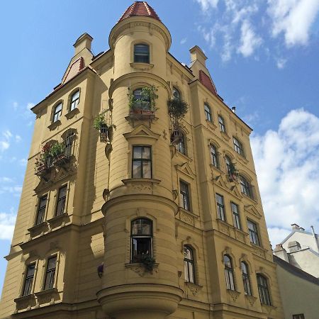 7th HEAVEN Vienna Center Apartments Buitenkant foto
