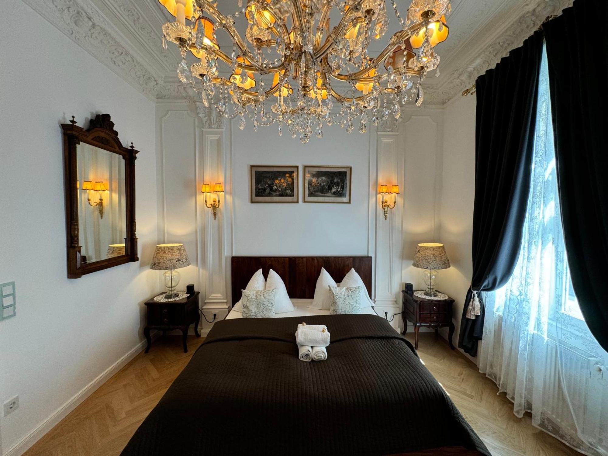 7th HEAVEN Vienna Center Apartments Buitenkant foto