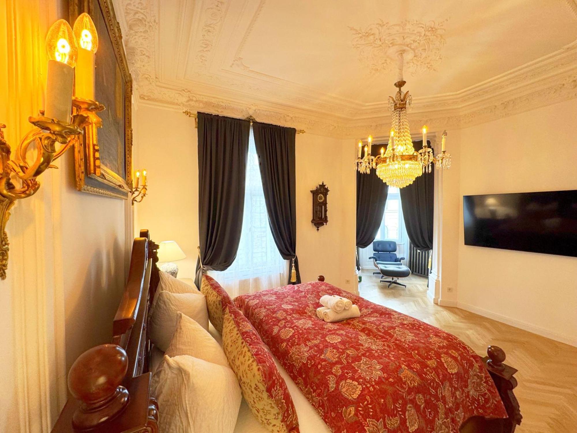 7th HEAVEN Vienna Center Apartments Buitenkant foto