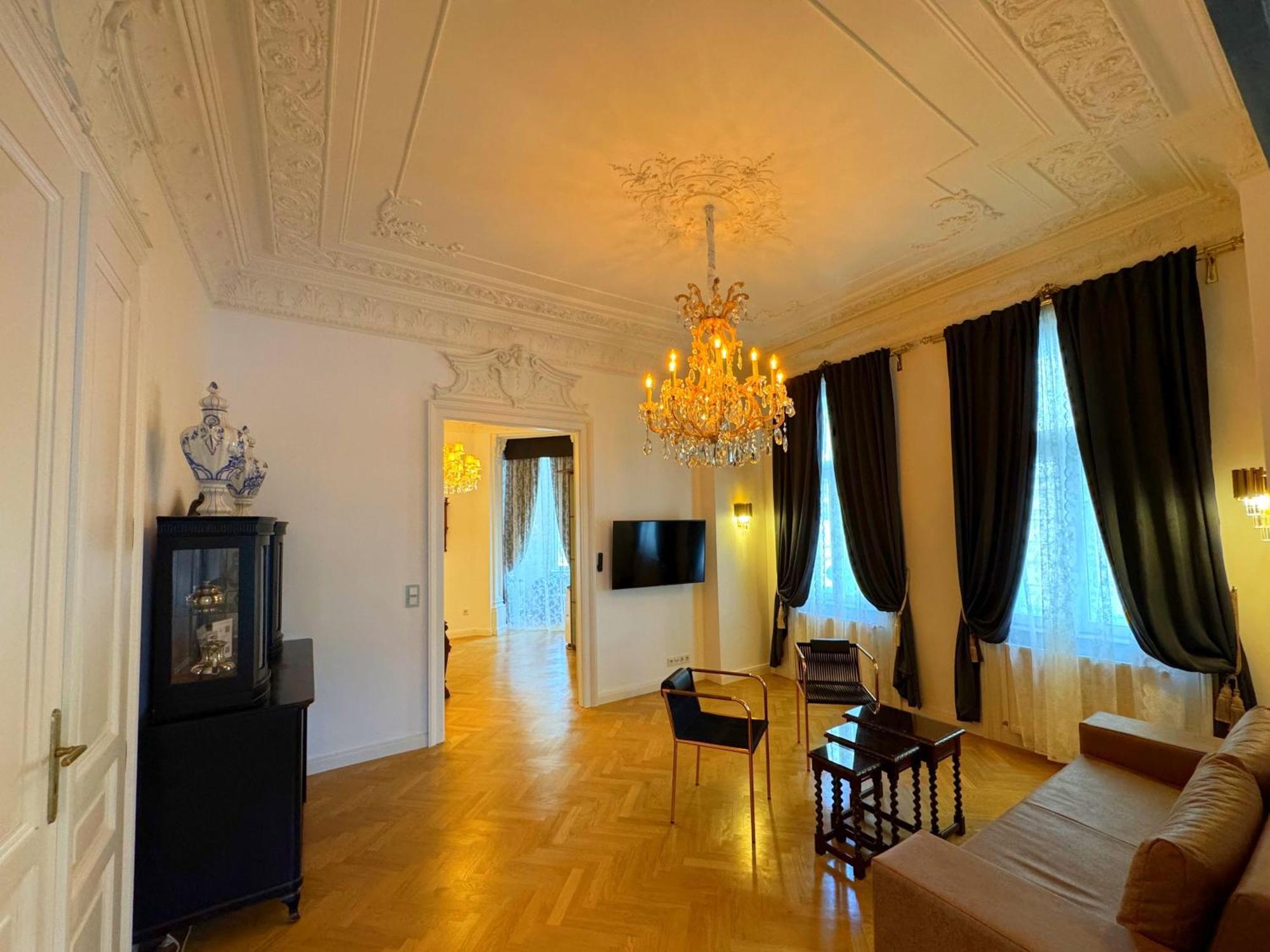 7th HEAVEN Vienna Center Apartments Buitenkant foto