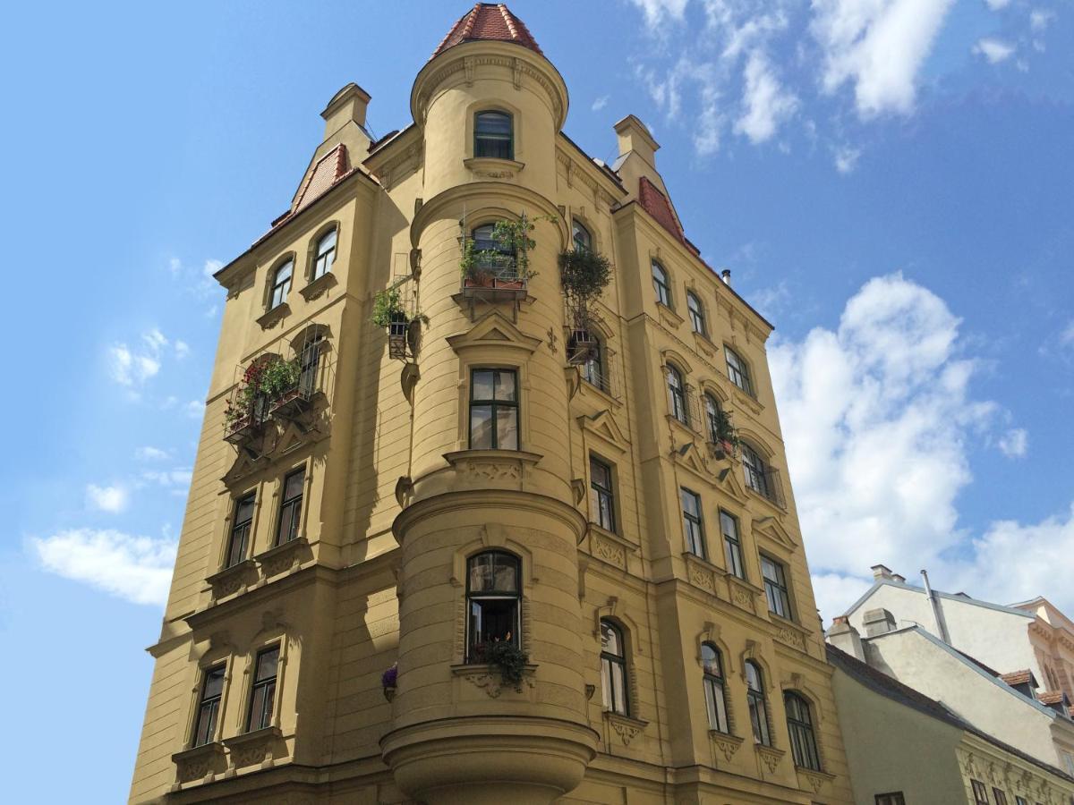 7th HEAVEN Vienna Center Apartments Buitenkant foto